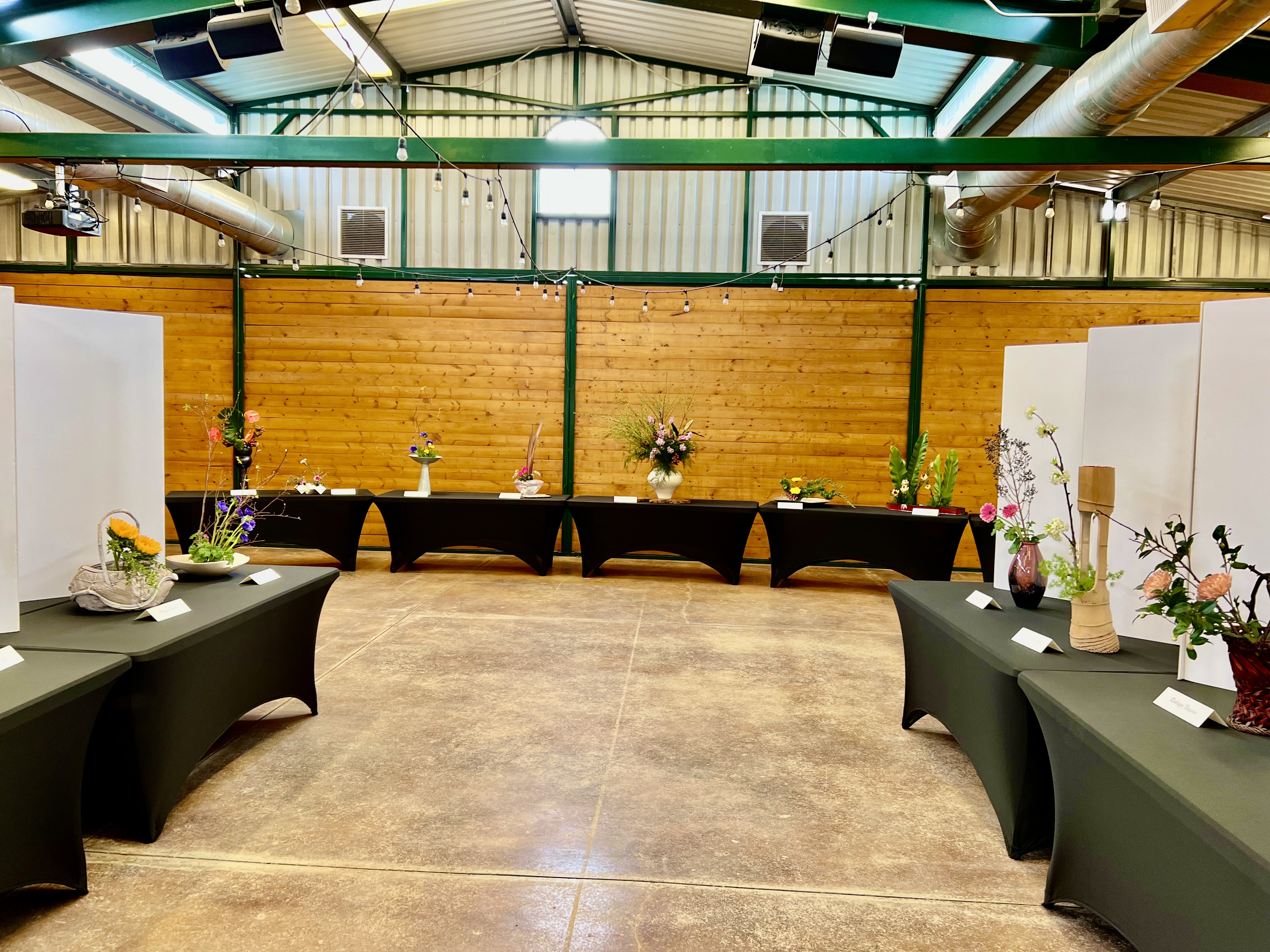 Ikebana arrangement 2